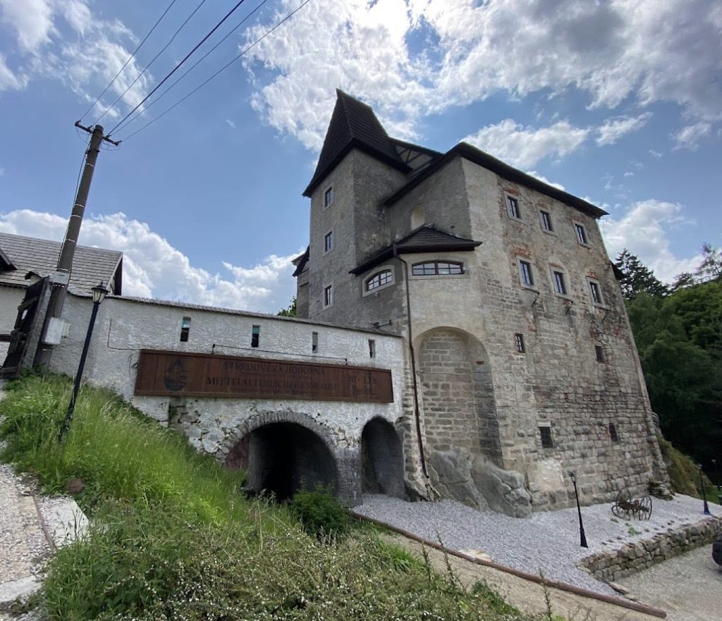Vildštejn Castle: A Medieval Fortress and Noble Estate in Czechia 3 Vildštejn Castle