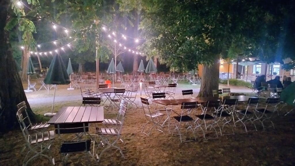 Hofmarkschloss Niedertraubling: A Historic Bavarian Castle in Obertraubling 7 Hofmarkschloss Niedertraubling