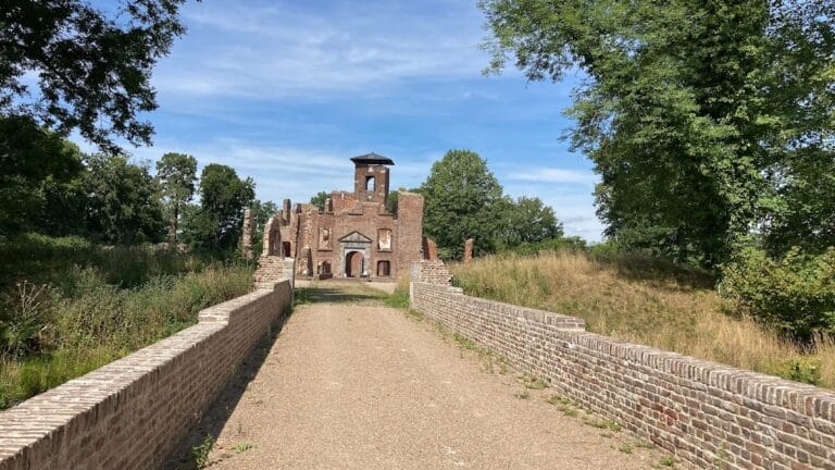 Kasteel Bleijenbeek: A Historic Castle in Bergen, the Netherlands