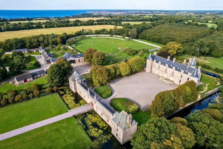Bienassis Castle: A Historic Seigneurial Residence in Erquy, France