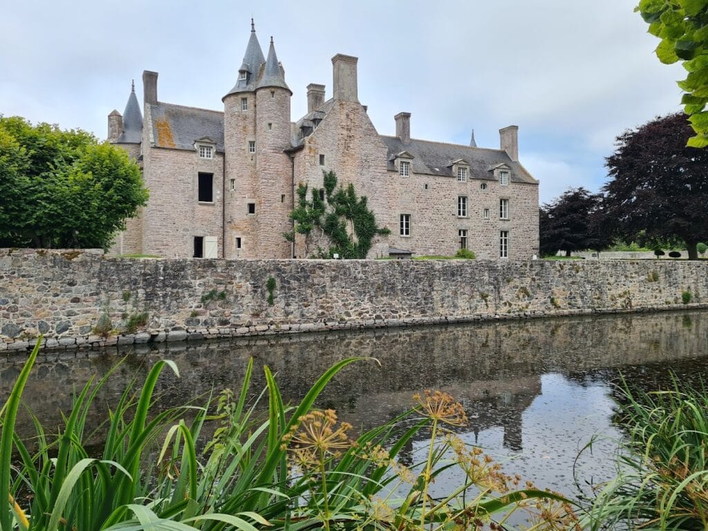 Bienassis Castle: A Multi-Period Seigneurial Residence in France 2 Bienassis Castle