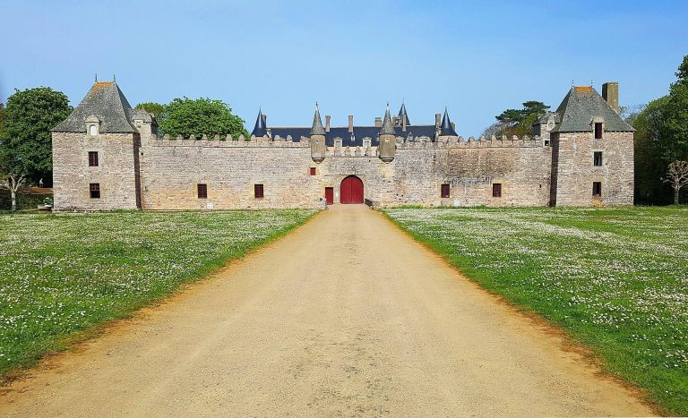 Bienassis Castle: A Multi-Period Seigneurial Residence in France