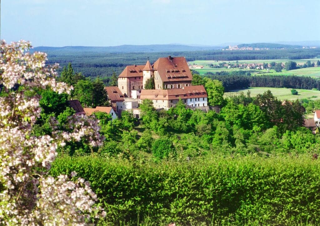 Burg Wernfels: A Medieval Administrative Castle and Youth Hostel 1 Burg Wernfels