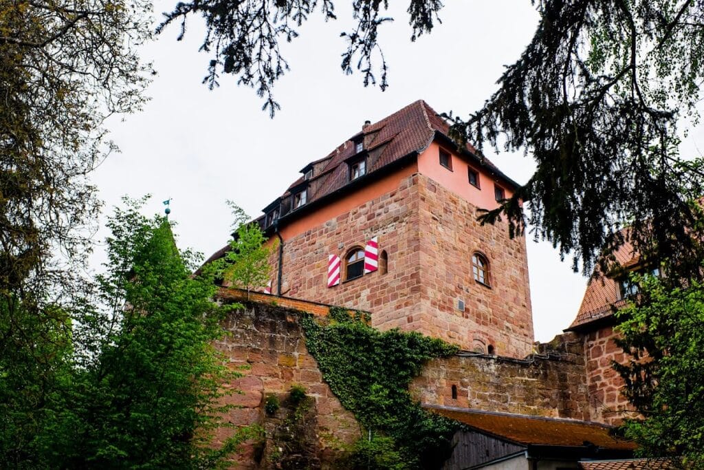Burg Wernfels: A Medieval Administrative Castle and Youth Hostel 4 Burg Wernfels