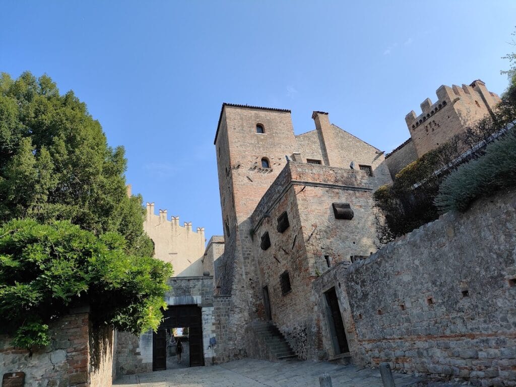 Castle of Monselice: A Medieval Fortified Complex in Italy 1 Castle of Monaselice