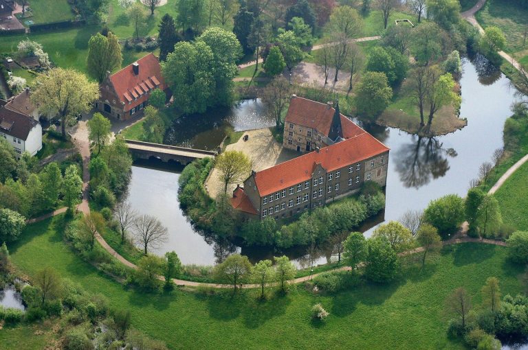 Burg Lüdinghausen: A Renaissance Water Castle in Germany