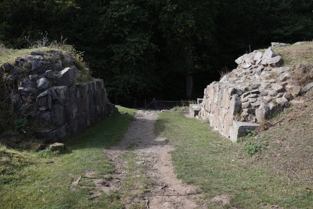 Gamleborg: A Viking-Age Fortress on Bornholm 1 Gamleborg