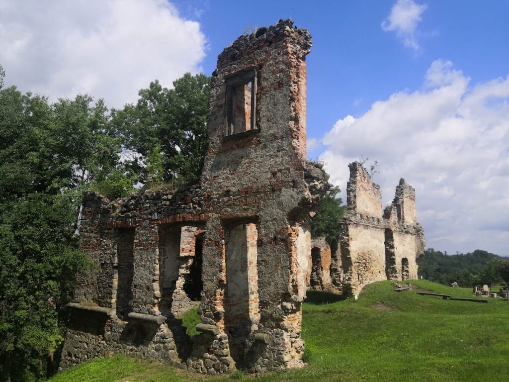 Zásadka Castle: A Historic Medieval and Renaissance Site in the Czech Republic 6 Zásadka Castle
