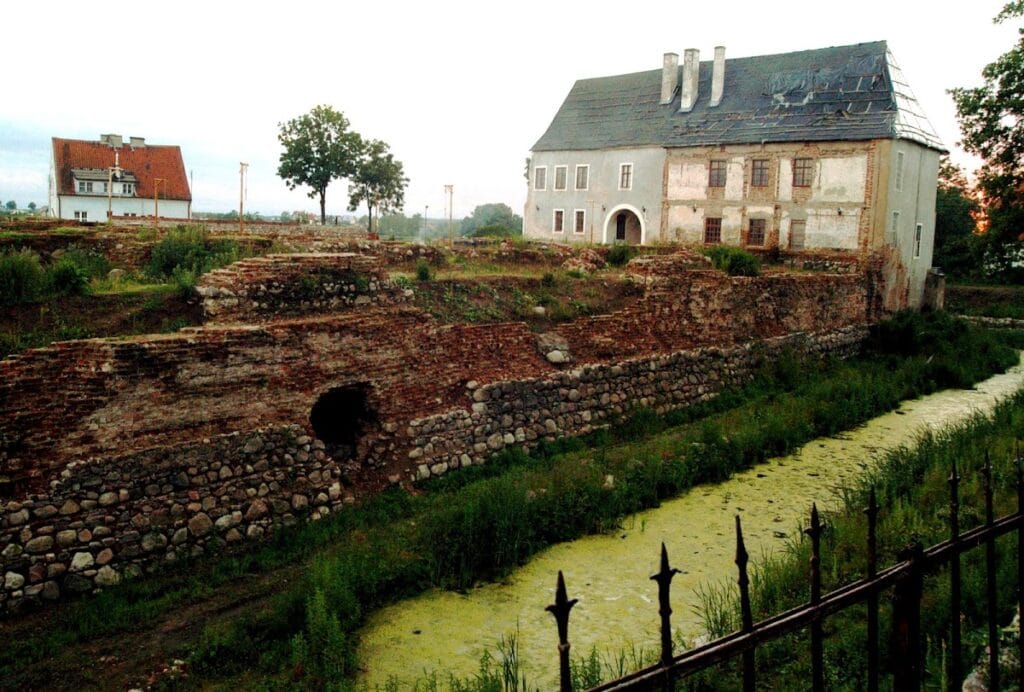Morąg Castle: A Teutonic Administrative and Residential Fortress in Poland 1 Morąg Castle