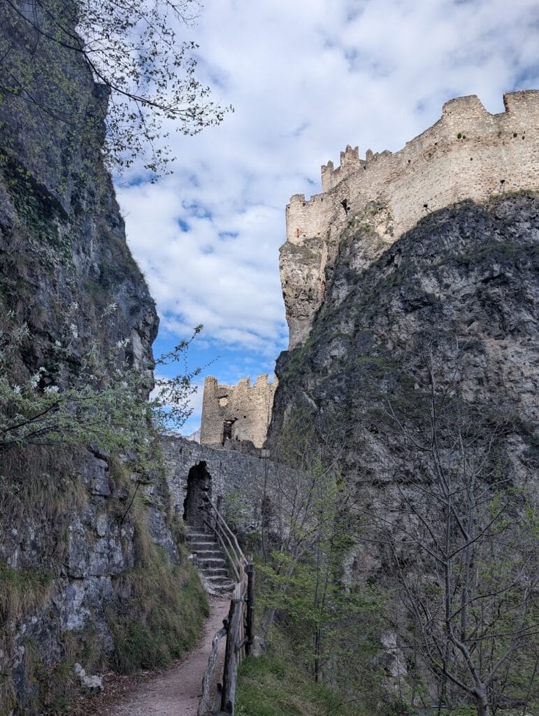 Haderburg: A Medieval Castle Guarding the Salurn Gorge 1 Haderburg