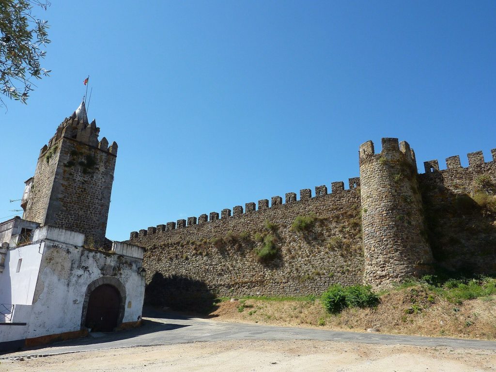 Montemor-o-Novo Castle: A Portuguese Medieval Fortress 1 Castelo de Montemor-o-Novo