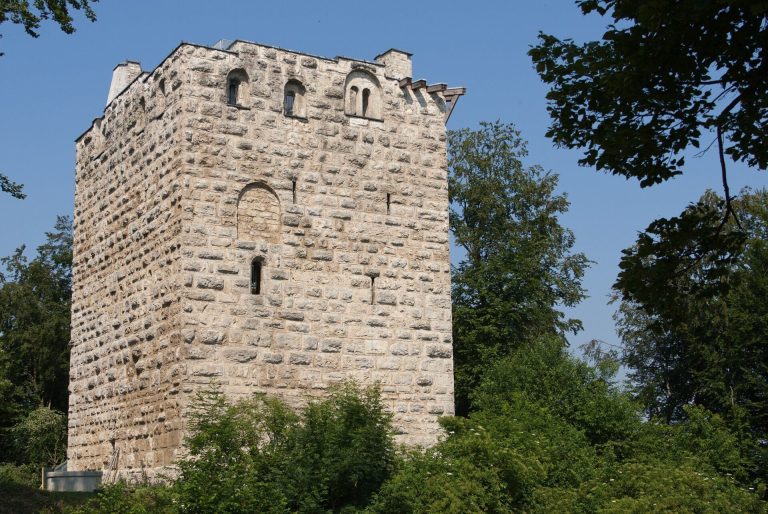 Kastelen Tower Ruins: A Medieval Hill Castle in Switzerland