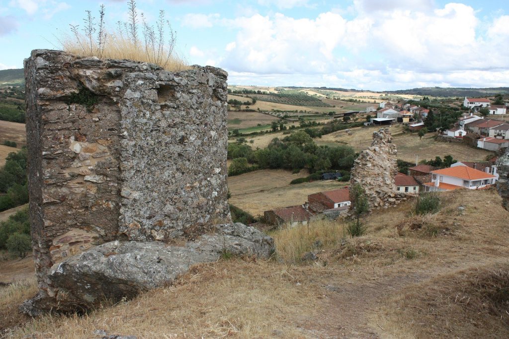 Castle of Penas Róias: A Templar Frontier Fortress in Portugal 2 Castle of Penas Róias