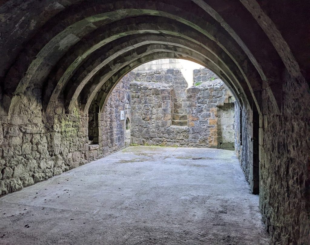 Crookston Castle: A Ruined Medieval Castle in Glasgow 4 Crookston Castle