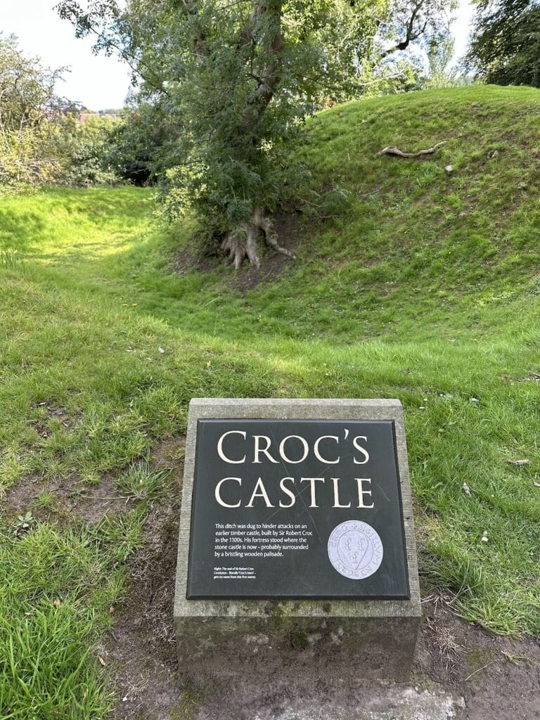 Crookston Castle: A Medieval Stronghold in Glasgow, Scotland 10 Crookston Castle