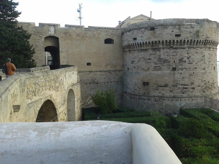 Castello Aragonese: Taranto’s Aragonese Water Fortress