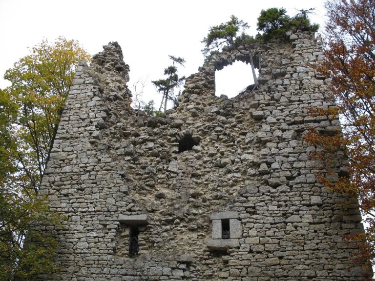 Kunžvart: A Medieval Border Castle in Czechia