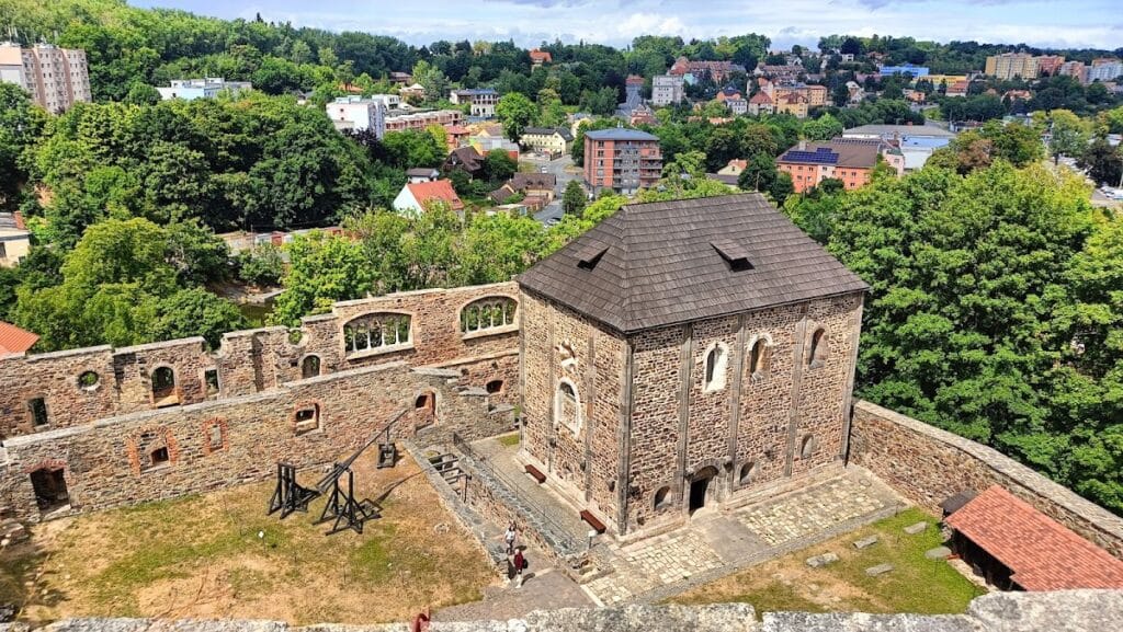 Cheb Castle: A Romanesque Imperial Palatinate in Czechia 1 Cheb Castle