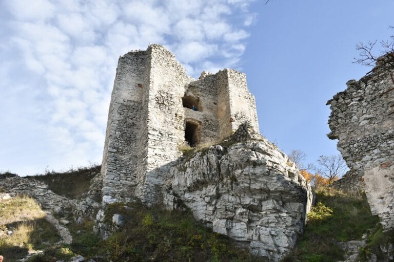 Gýmeš Castle: A Medieval Fortress in Slovakia