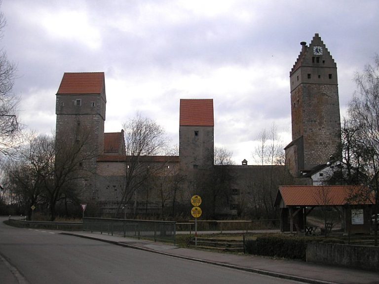 Nassenfels Castle: A Medieval Water Castle in Germany