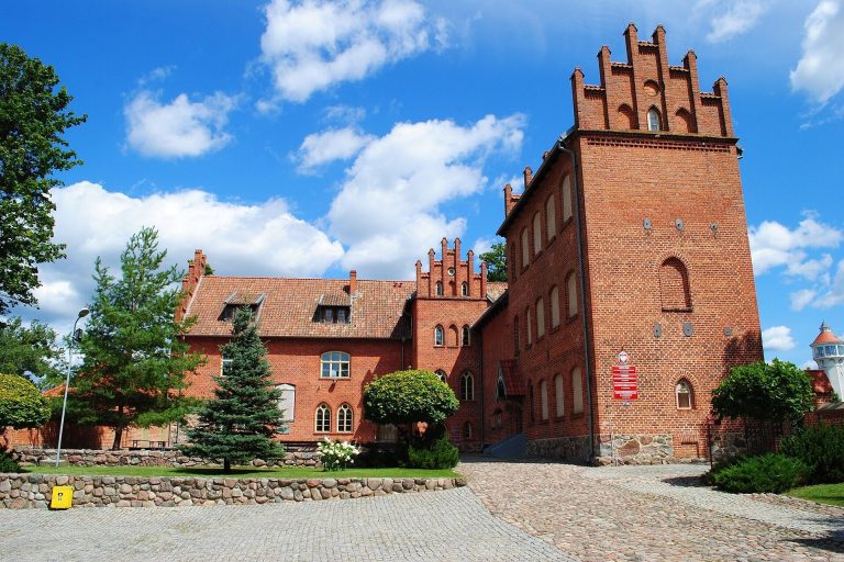 Olsztynek Castle: Teutonic Order Fortress in Poland