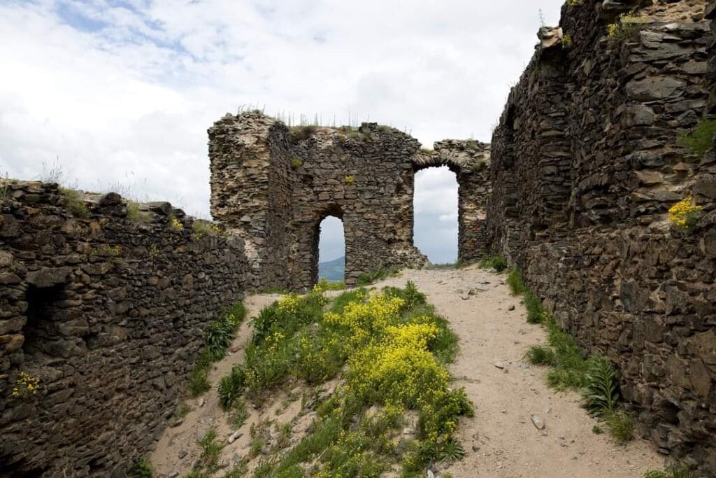 Košťálov: A Gothic Donjon-Type Castle Ruin in Czechia 3 Košťálov