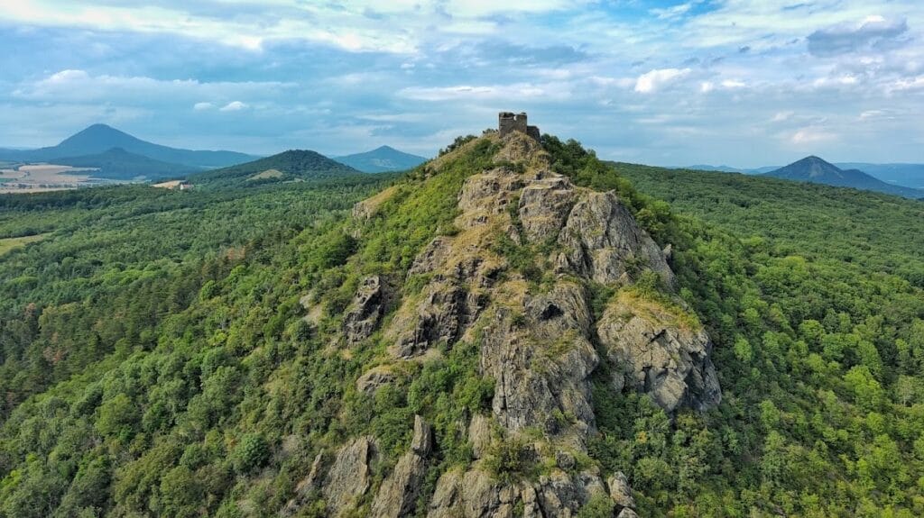 Košťálov: A Gothic Donjon-Type Castle Ruin in Czechia 4 Košťálov