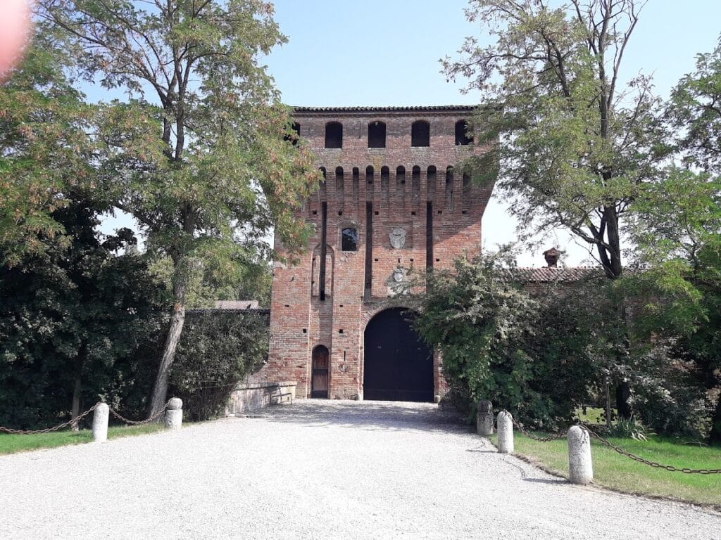 Paderna Castle: A Historic Fortified Complex in Pontenure, Italy 8 Paderna Castle