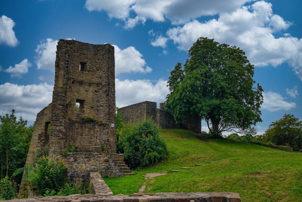 Volmarstein Castle: A Medieval Hilltop Fortress in Germany 2 Burg Volmarstein