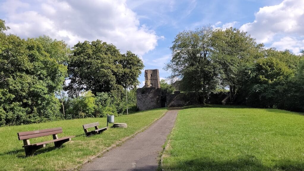 Volmarstein Castle: A Medieval Hilltop Fortress in Germany 3 Burg Volmarstein