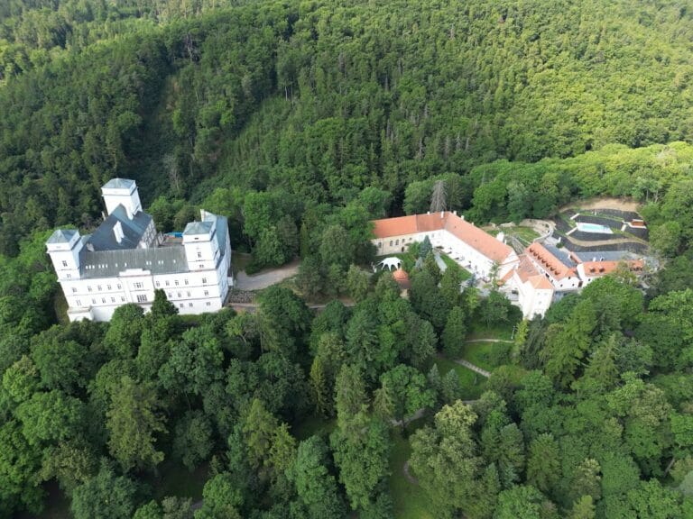 Račice Castle: A Historic Fortress and Chateau in the Czech Republic