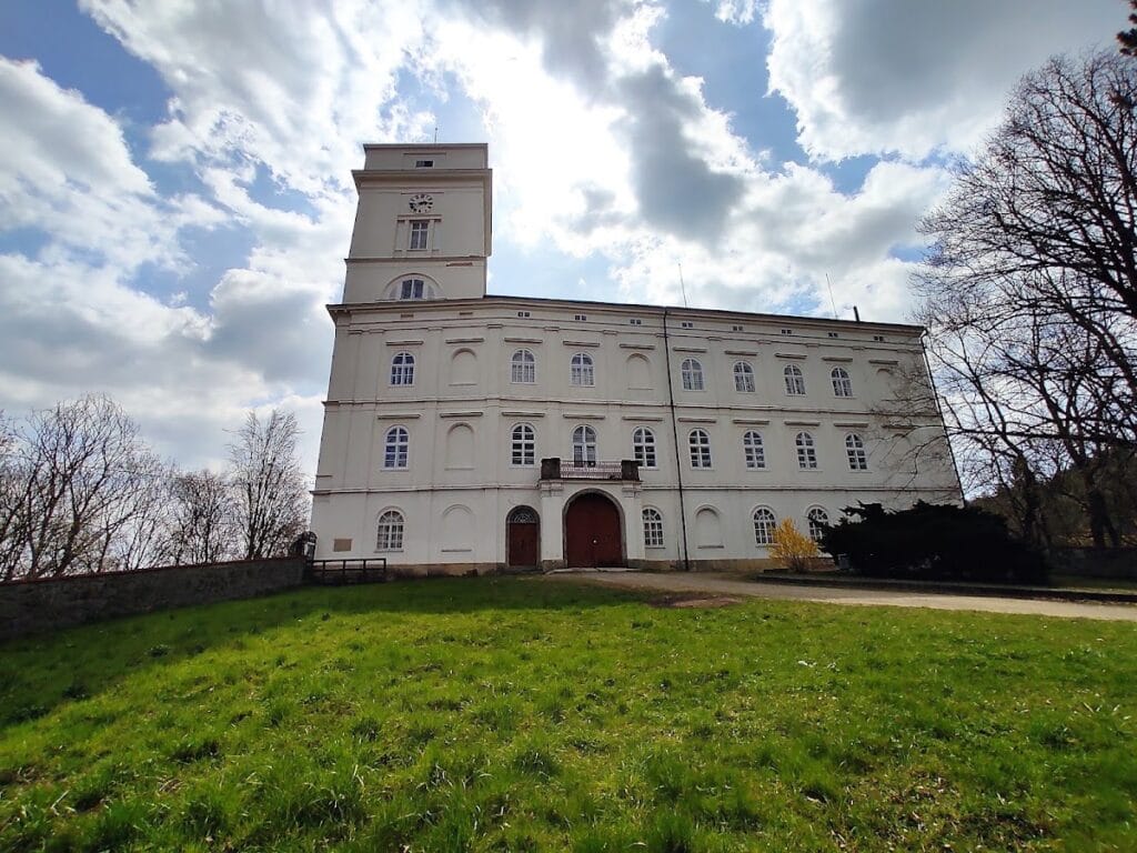 Račice Castle: A Medieval Fortress and Renaissance Residence in Czechia 3 Račice Castle