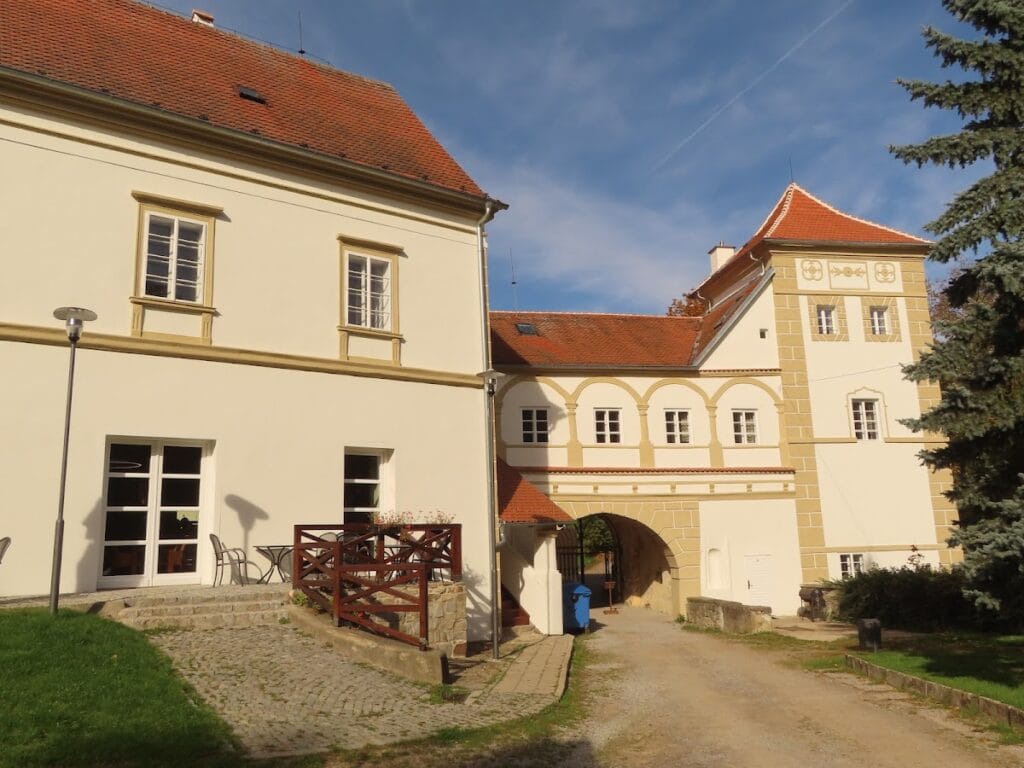 Račice Castle: A Medieval Fortress and Renaissance Residence in Czechia 4 Račice Castle