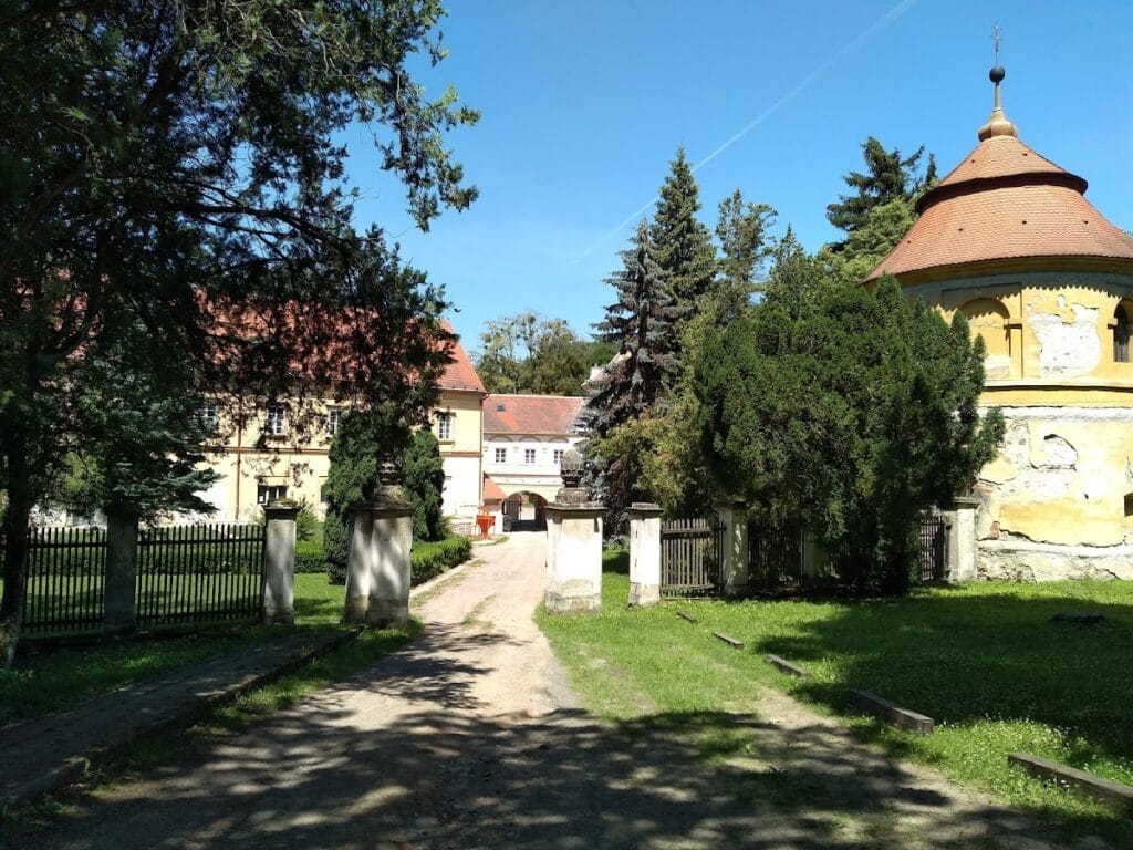 Račice Castle: A Medieval Fortress and Renaissance Residence in Czechia 5 Račice Castle