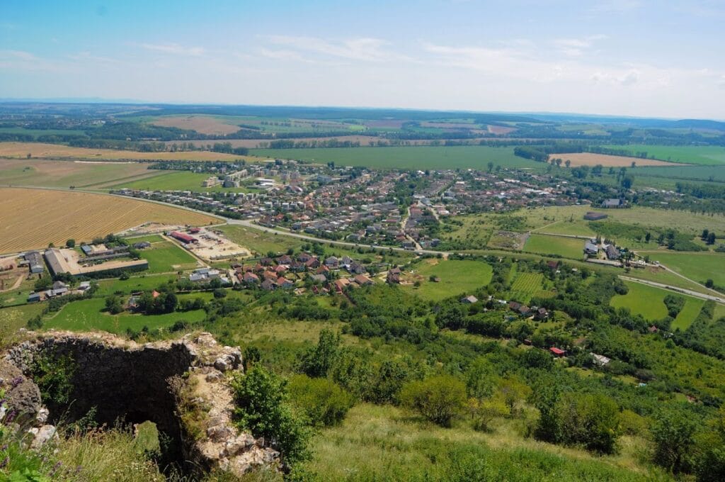 Turňa Castle: A Medieval and Early Modern Fortress in Slovakia 1 Turňa Castle