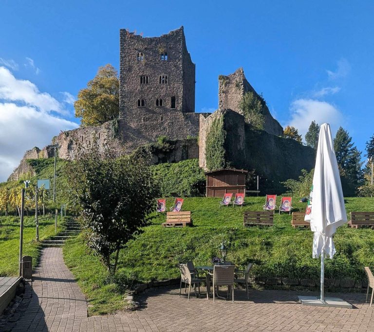 Schauenburg Castle: A Medieval Spur Castle in Germany