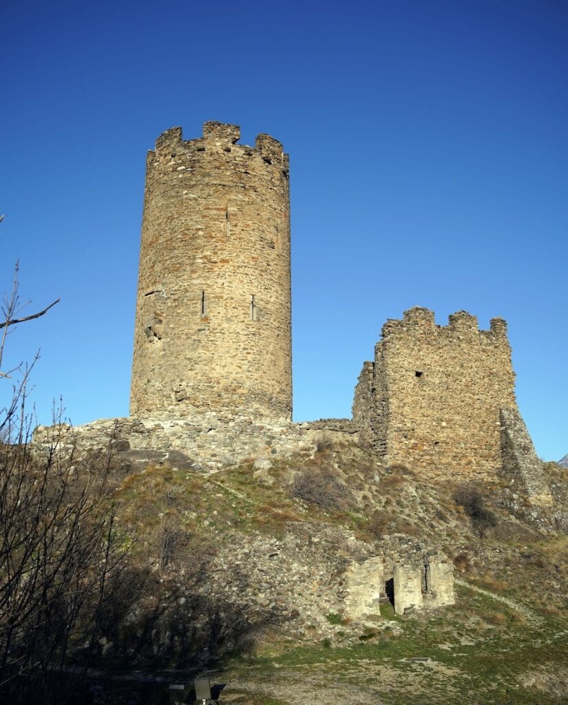 Châtel-Argent: A Historic Hilltop Fortress in Villeneuve, Italy 6 Châtel-Argent