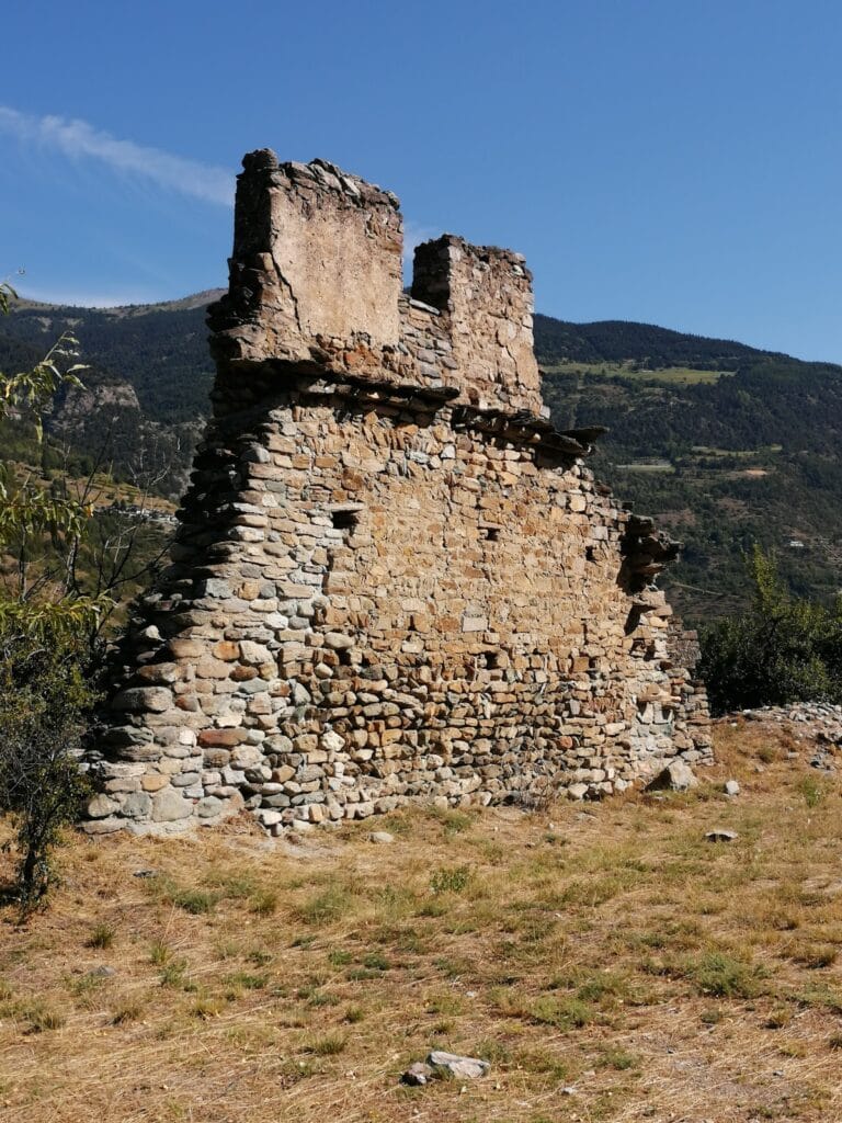 Châtel-Argent: A Historic Hilltop Fortress in Villeneuve, Italy 9 Châtel-Argent