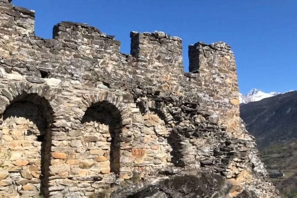 Châtel-Argent: A Historic Hilltop Fortress in Villeneuve, Italy 10 Châtel-Argent
