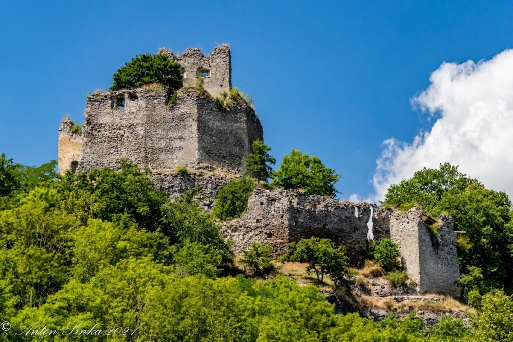 Čabraď Castle: A Medieval Fortress in Slovakia 6 Čabraď Castle