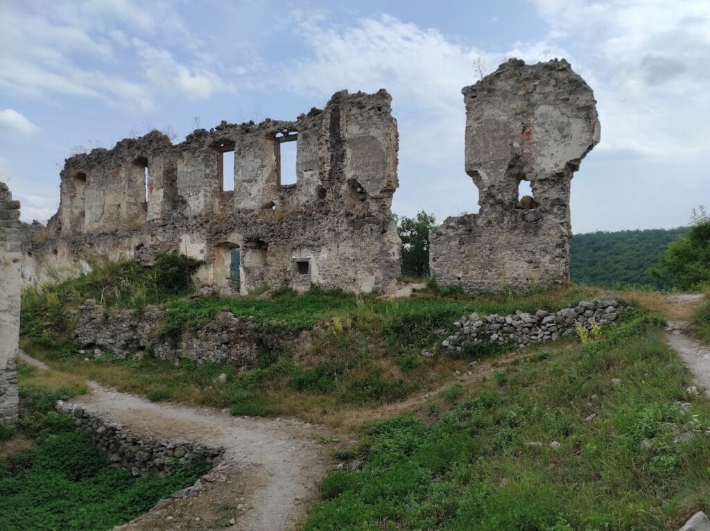 Čabraď Castle: A Medieval Fortress in Slovakia 8 Čabraď Castle