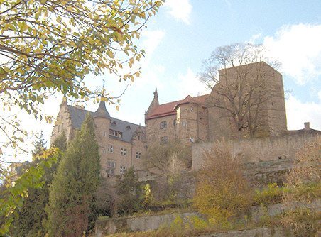 Burg Adelebsen: A Medieval Hilltop Castle and Palace in Germany