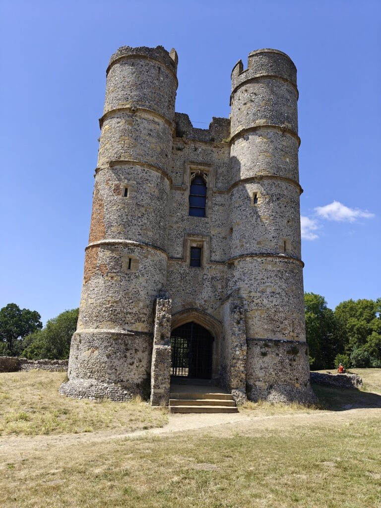 Donnington Castle: A Medieval Fortress in Berkshire 2 Donnington Castle