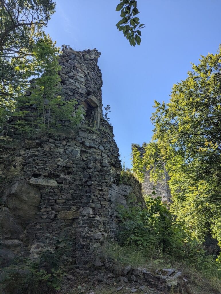 Rýzmburk Castle (Osek): A Gothic Noble Stronghold in Czechia 3 Rýzmburk castle (Osek)