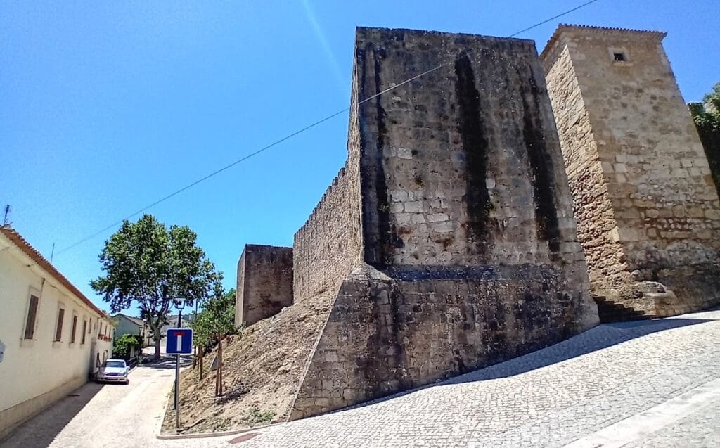Castle of Alenquer: A Medieval Fortress and Urban Stronghold in Portugal 2 Castle of Alenquer
