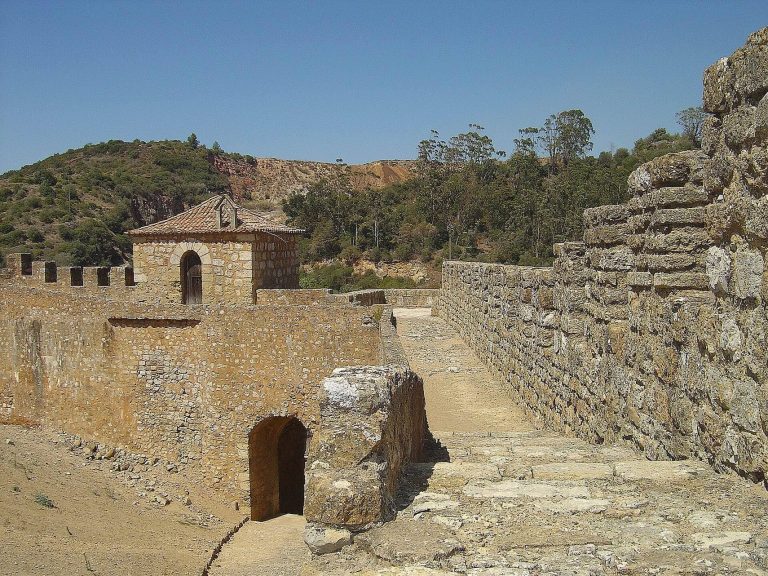 Castle of Alenquer: A Medieval Fortress and Urban Stronghold in Portugal