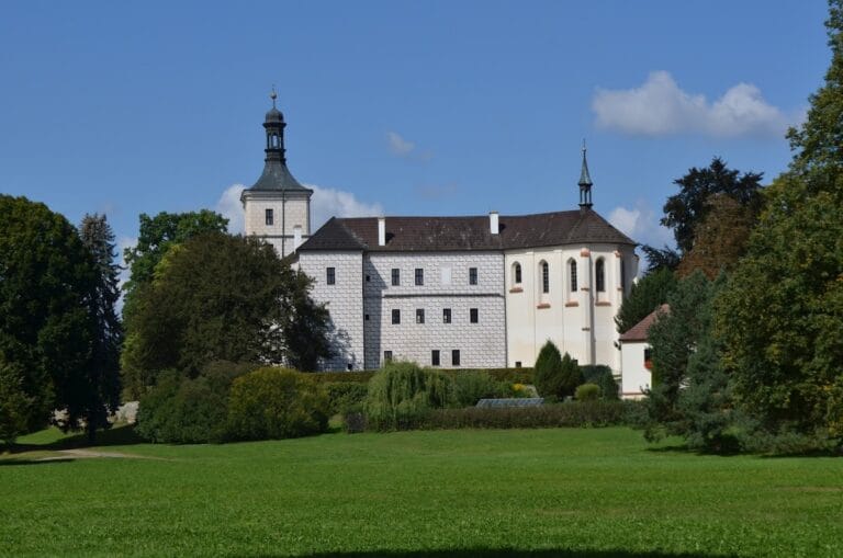 Chateau Březnice: A Historic Renaissance Castle in the Czech Republic