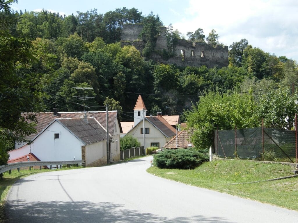 Frejštejn: A Medieval Castle Ruin in Czechia 1 Frejštejn