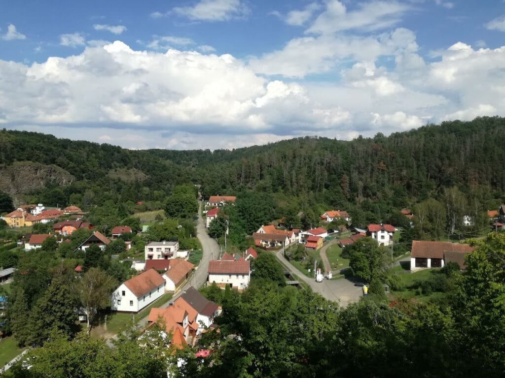 Frejštejn: A Medieval Castle Ruin in Czechia 3 Frejštejn
