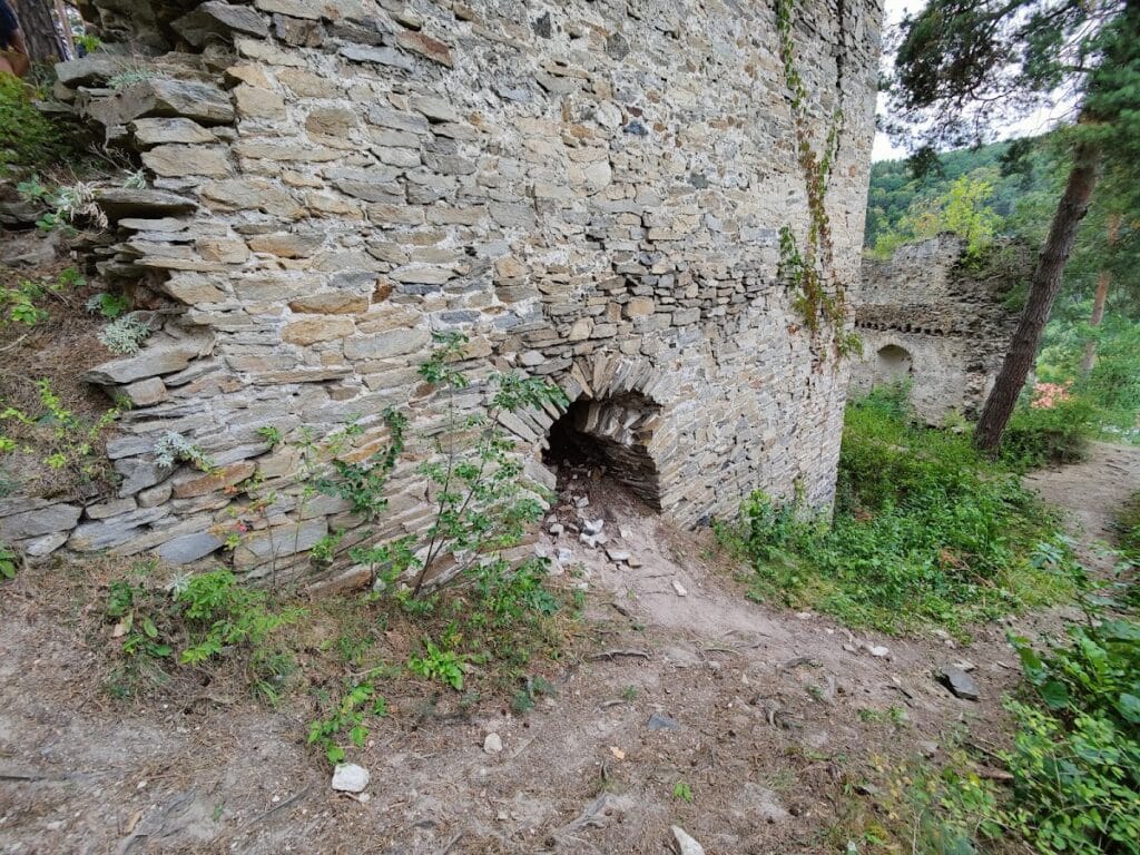 Frejštejn: A Medieval Castle Ruin in Czechia 5 Frejštejn